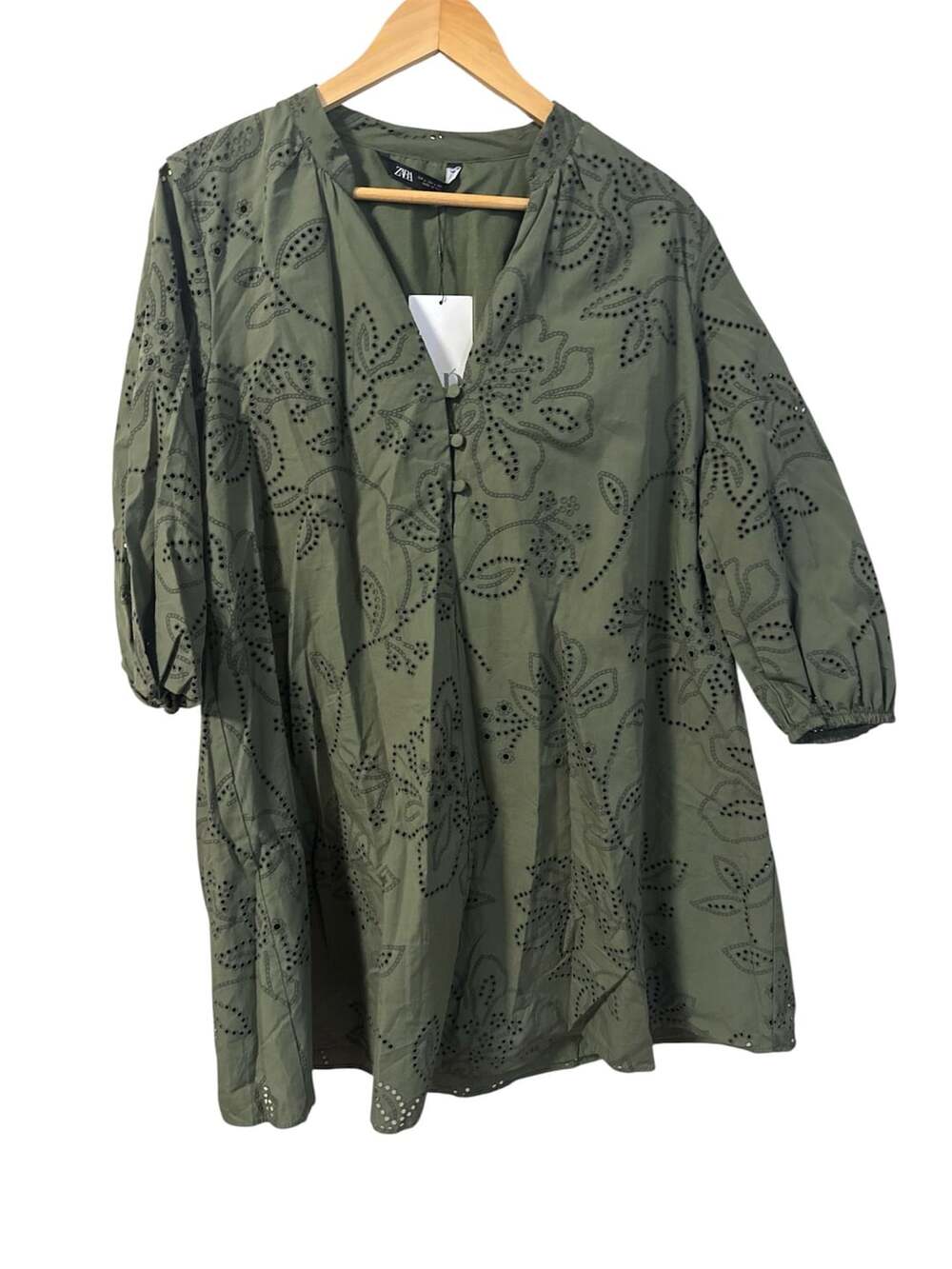 Zara Embroidered Eyelet Dress Size L Green 3/4 Sleeve Cotton V-Neck